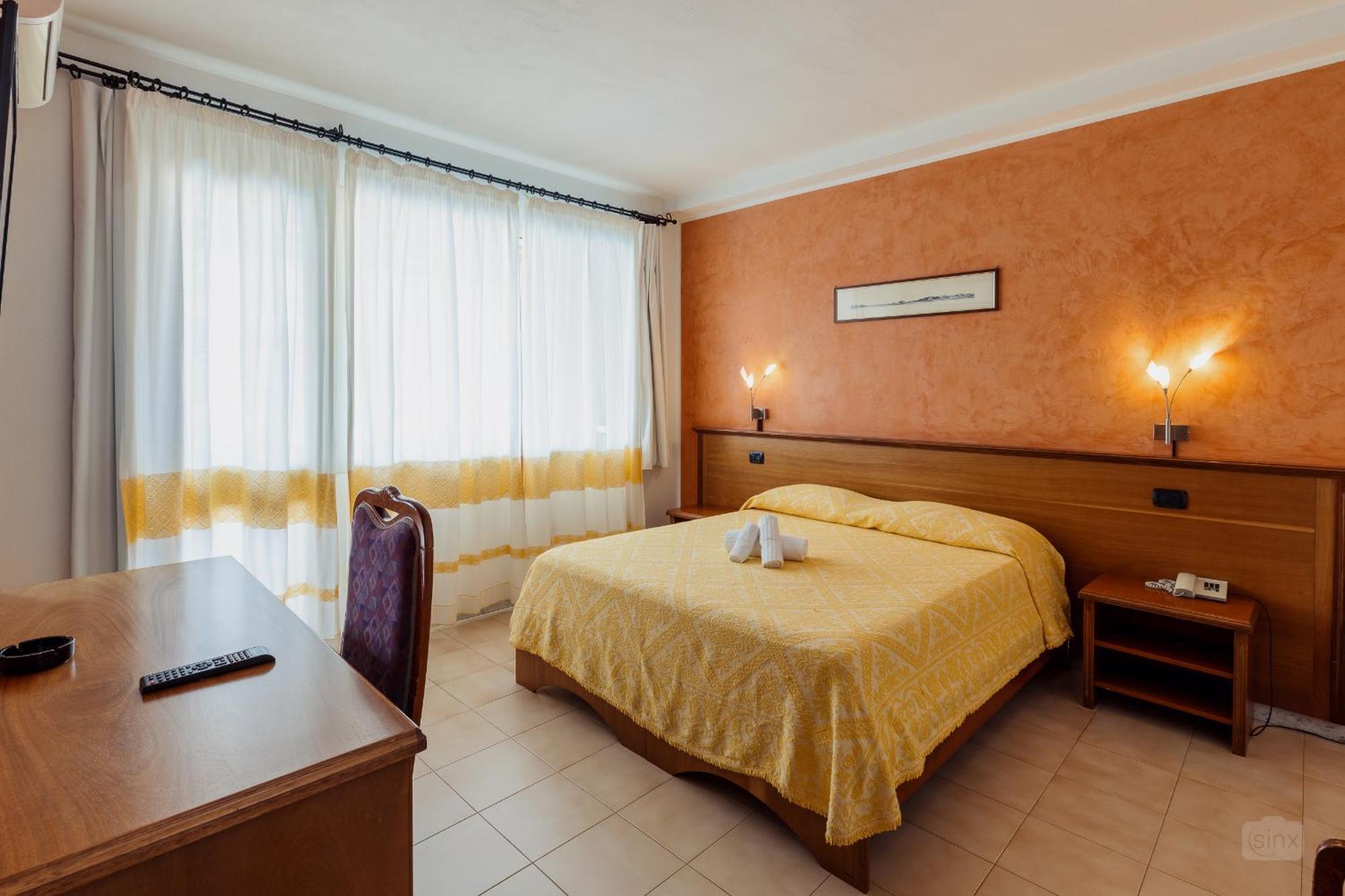 Malaspina Hotel & Resort Bosa Ngoại thất bức ảnh
