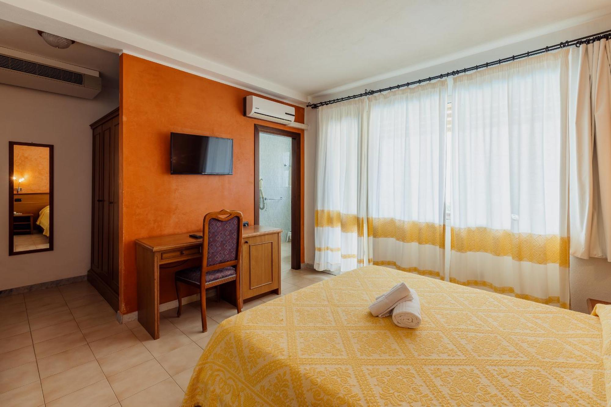 Malaspina Hotel & Resort Bosa Ngoại thất bức ảnh